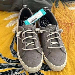 Sperry Crest Vibe Plushwave Suede Sneakers NEVER worn.